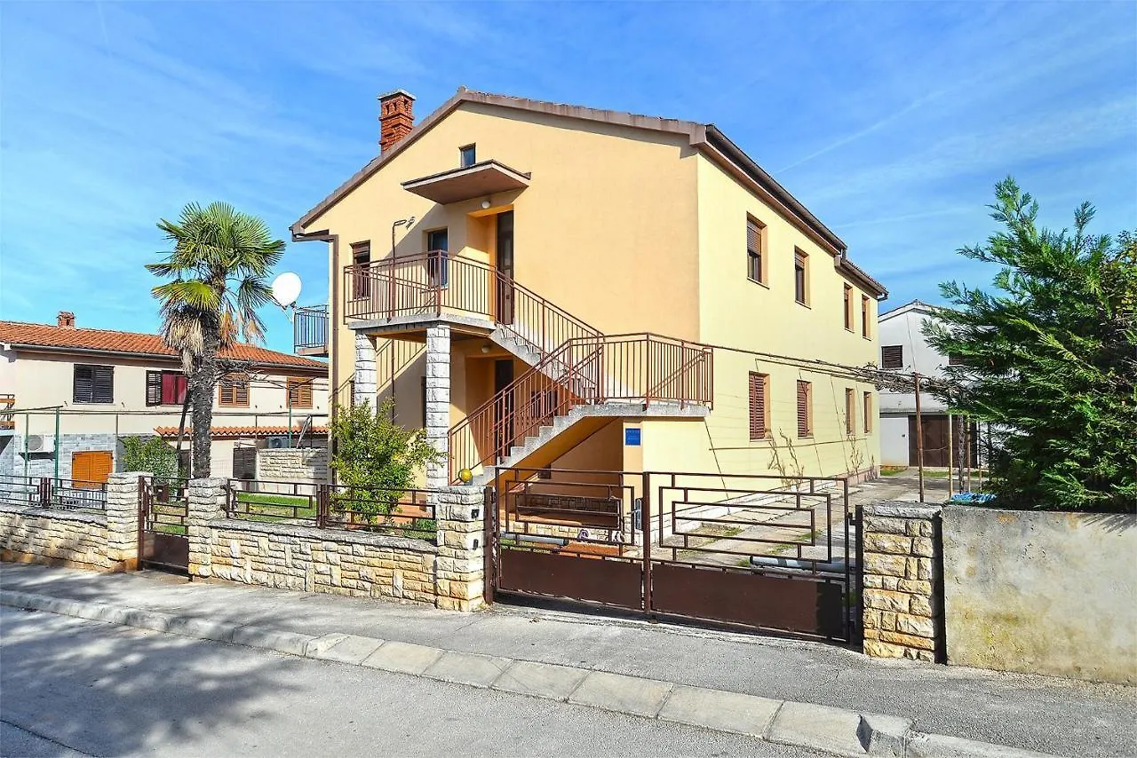 Apartments With A Parking Space Peroj, Fazana - 20731