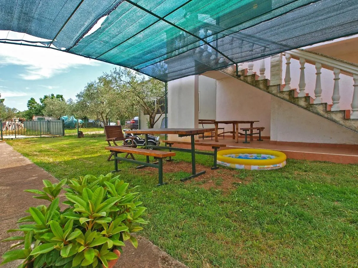 Apartments With A Parking Space Peroj, Fazana - 20731