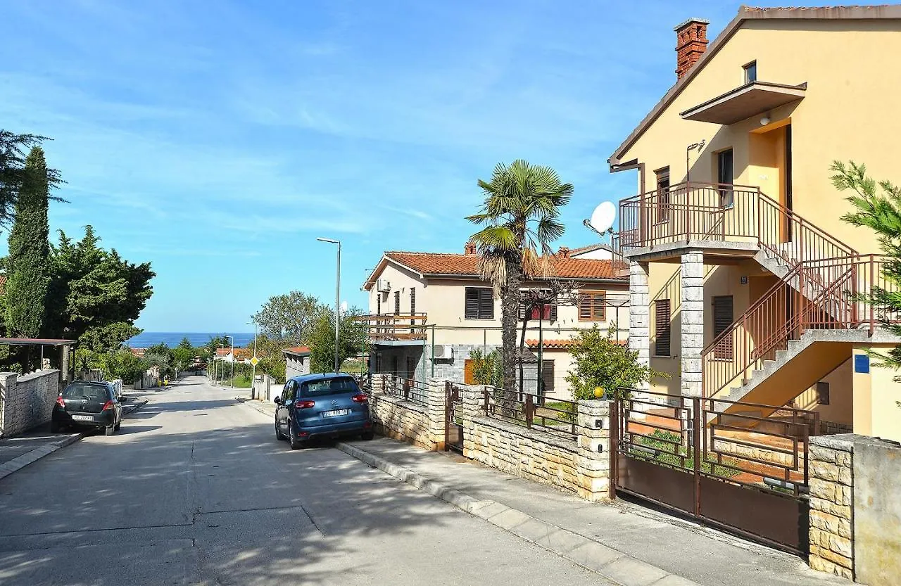 Apartments With A Parking Space Peroj, Fazana - 20731