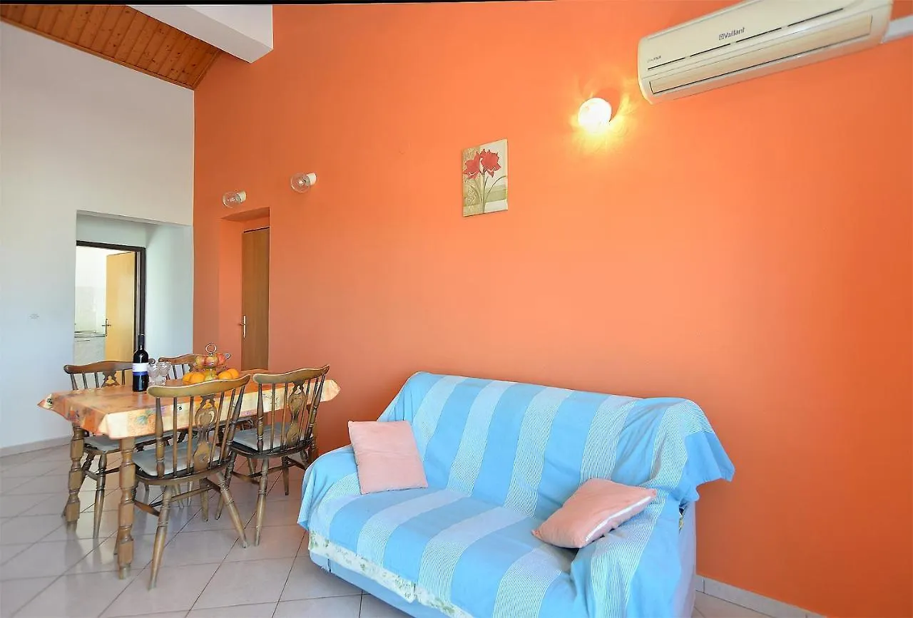Apartments With A Parking Space Peroj, Fazana - 20731