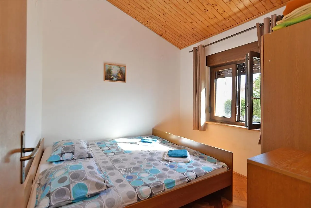 Apartments With A Parking Space Peroj, Fazana - 20731