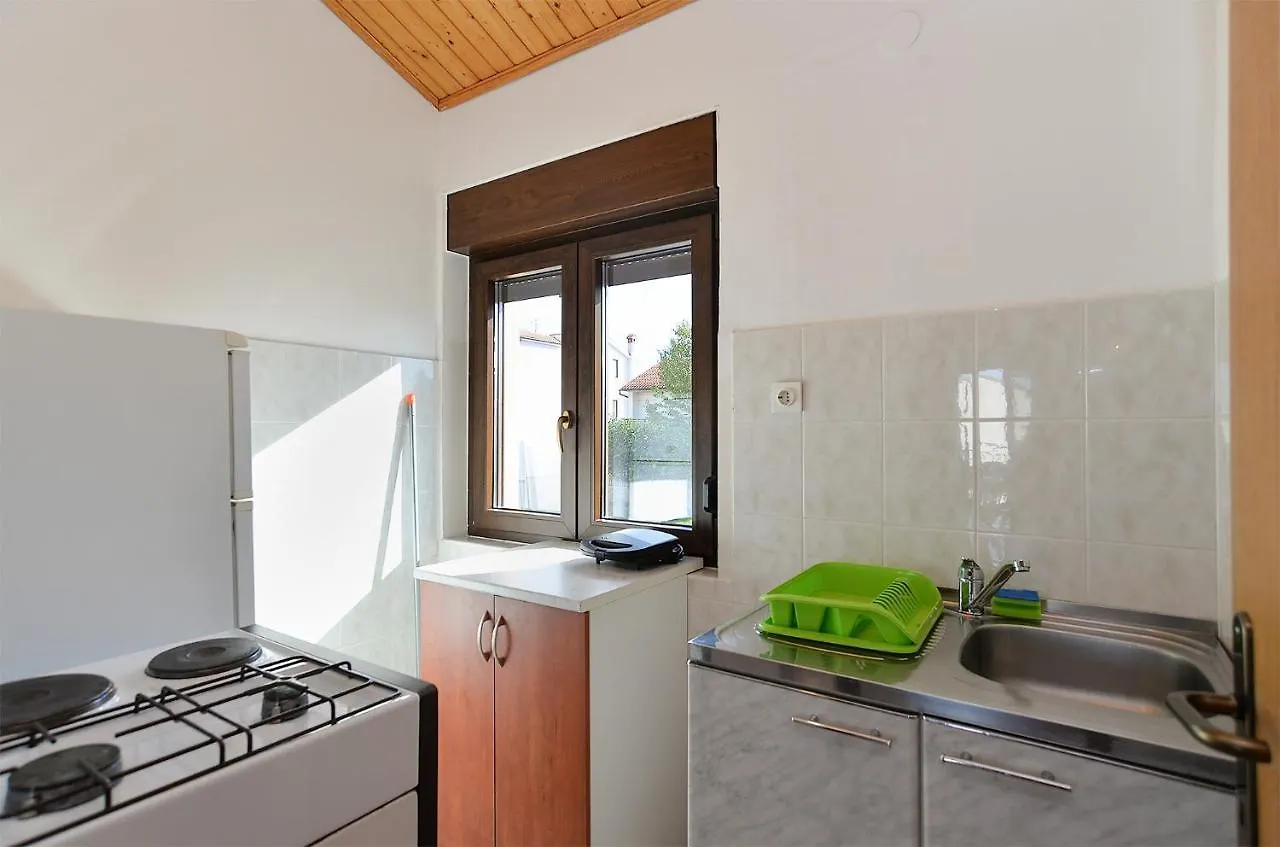 Apartments With A Parking Space Peroj, Fazana - 20731